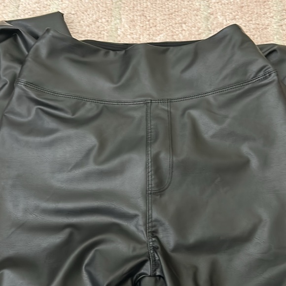 NWT Offline Aerie Faux Leather Look Leggings Black Size Small Short High Rise - Picture 11 of 12